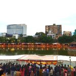 काठमाडौँमा पनि अस्ताउँदो सूर्यलाई अर्घ्य दिएर छठ मनाइयो (तस्बिरहरू)