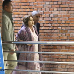 उपचारका लागि देउवा दम्पती सिंगापुरतर्फ,  विमानस्थलमा लिएनन् भिआइपी सुविधा (तस्बिरहरू)