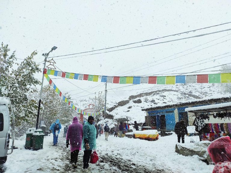 मुस्ताङमा कात्तिकमै हिमपात: कागबेनीदेखि मुक्तिनाथसम्मको यात्रा नगर्न आग्रह