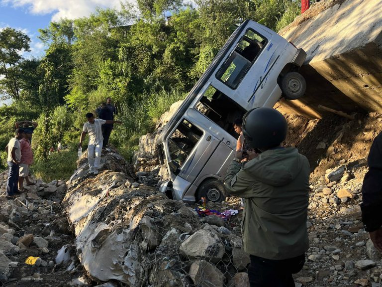 पाल्पामा ईभी भ्यान दुर्घटना, तीन जनाको मृत्यु